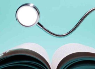 Best Reading Lights Recommended by an Expert Who Reads 100+ Books Annually news-06082024-220855