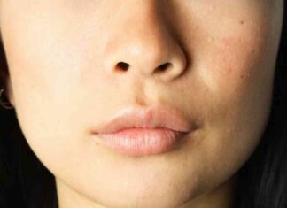 Should You Pluck Your Nose Hair? The Best Methods for Removal news-22082024-192526