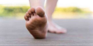 Is Going Barefoot Bad for Your Health? Doctors Weigh In. news-22082024-192548