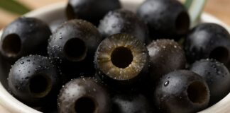 Discover the Rich Health Benefits of Black Olives