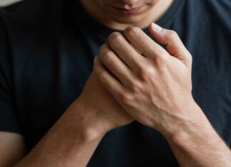 Discover the Meaning Behind an Itchy Right Hand